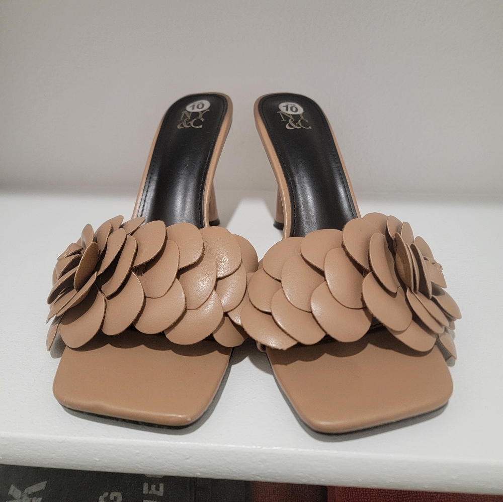 NY&C women's tan heels size 10